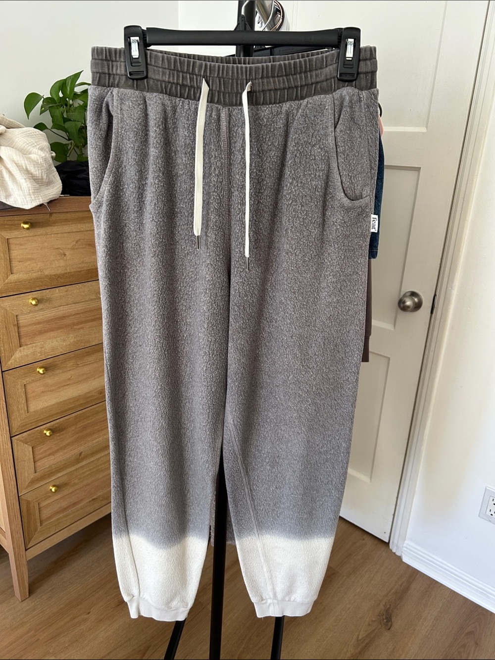 Feat Blanket Joggers. Size small. 27” inseam. Front pockets. See description